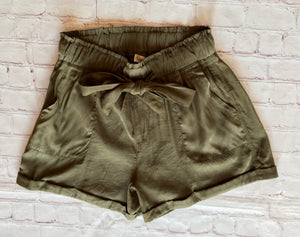 olive bow tie shorts m